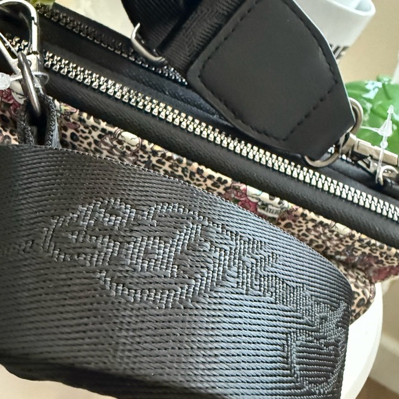 Ed Hardy cheetah skull wallet, wristlet Crossbody bag clutch NWT - Picture 13 of 16